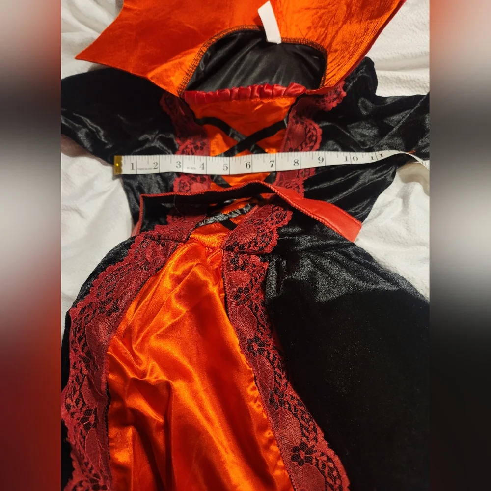 NWT VAMPIRE PRINCESS GIRLS SMALL